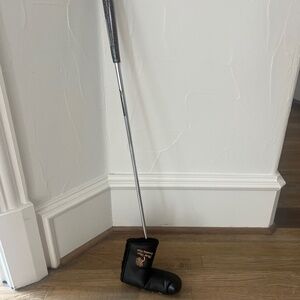 Sold!! Scotty cameron putter and cover